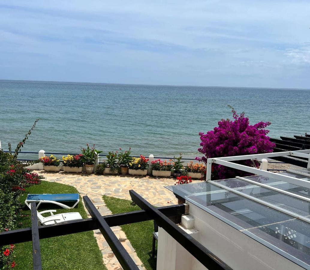 Newly Renovated 2 Bedroom Beachfront House Sitio de Calahonda Luaran gambar