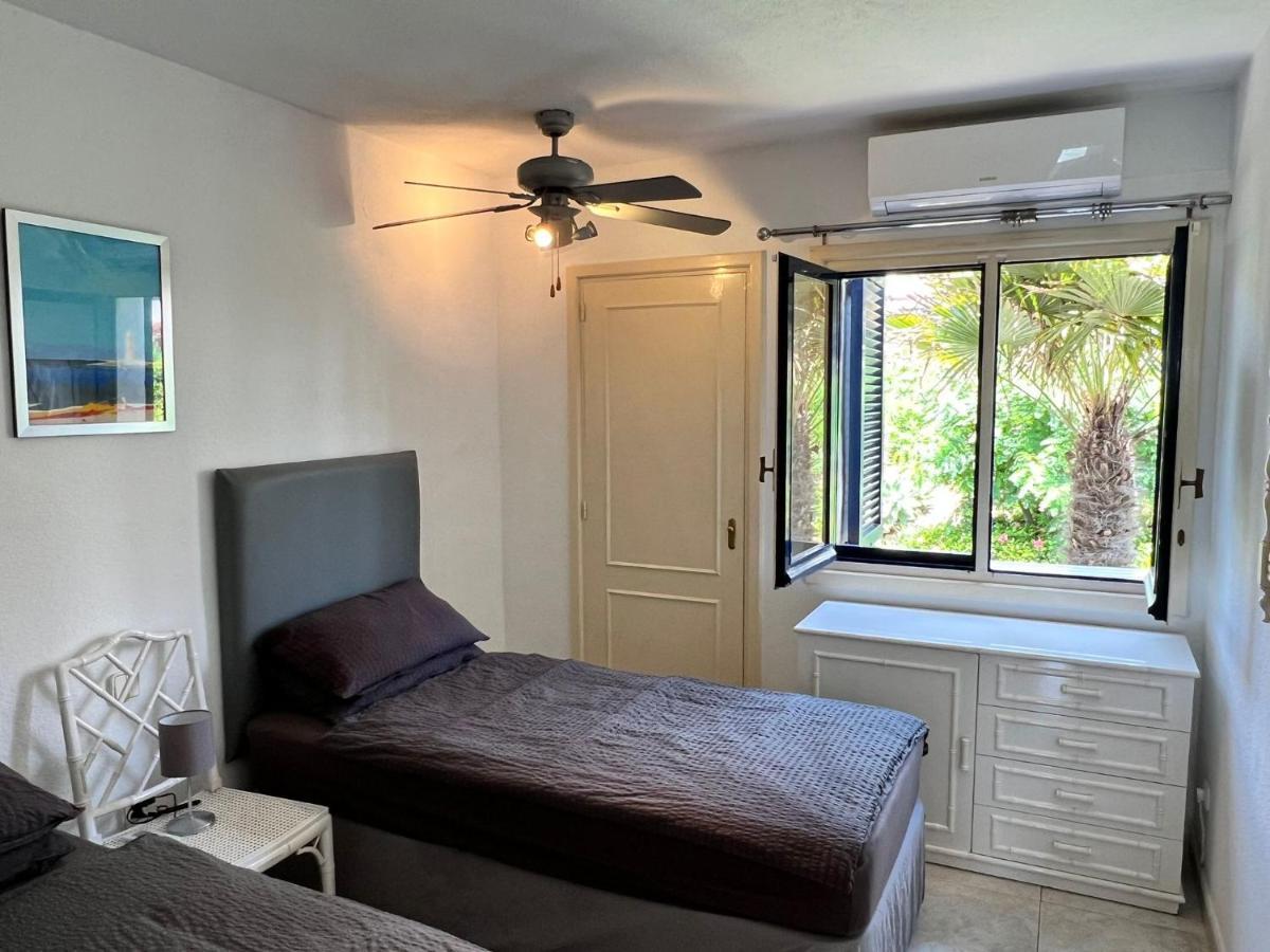 Newly Renovated 2 Bedroom Beachfront House Sitio de Calahonda Luaran gambar