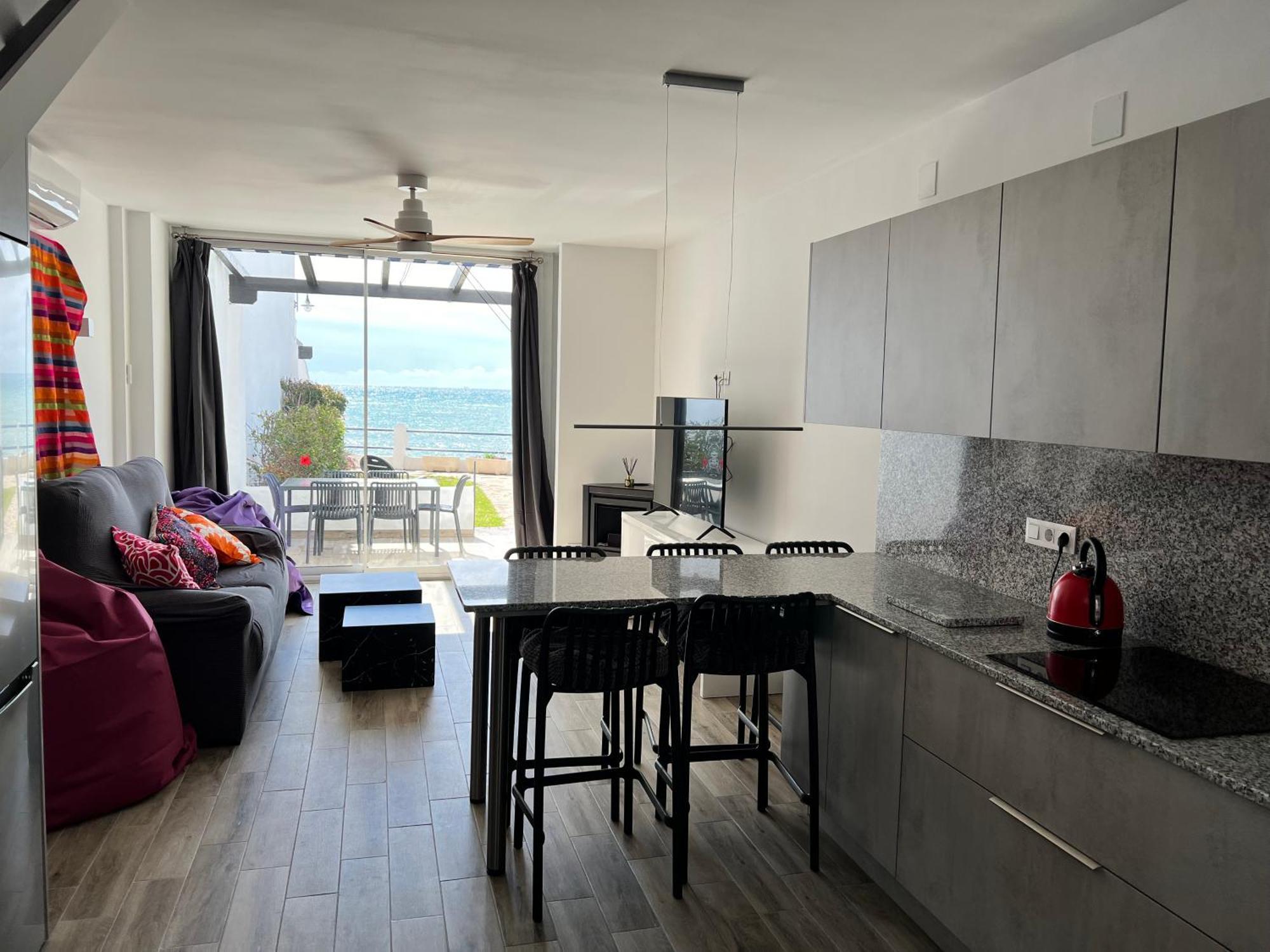 Newly Renovated 2 Bedroom Beachfront House Sitio de Calahonda Luaran gambar