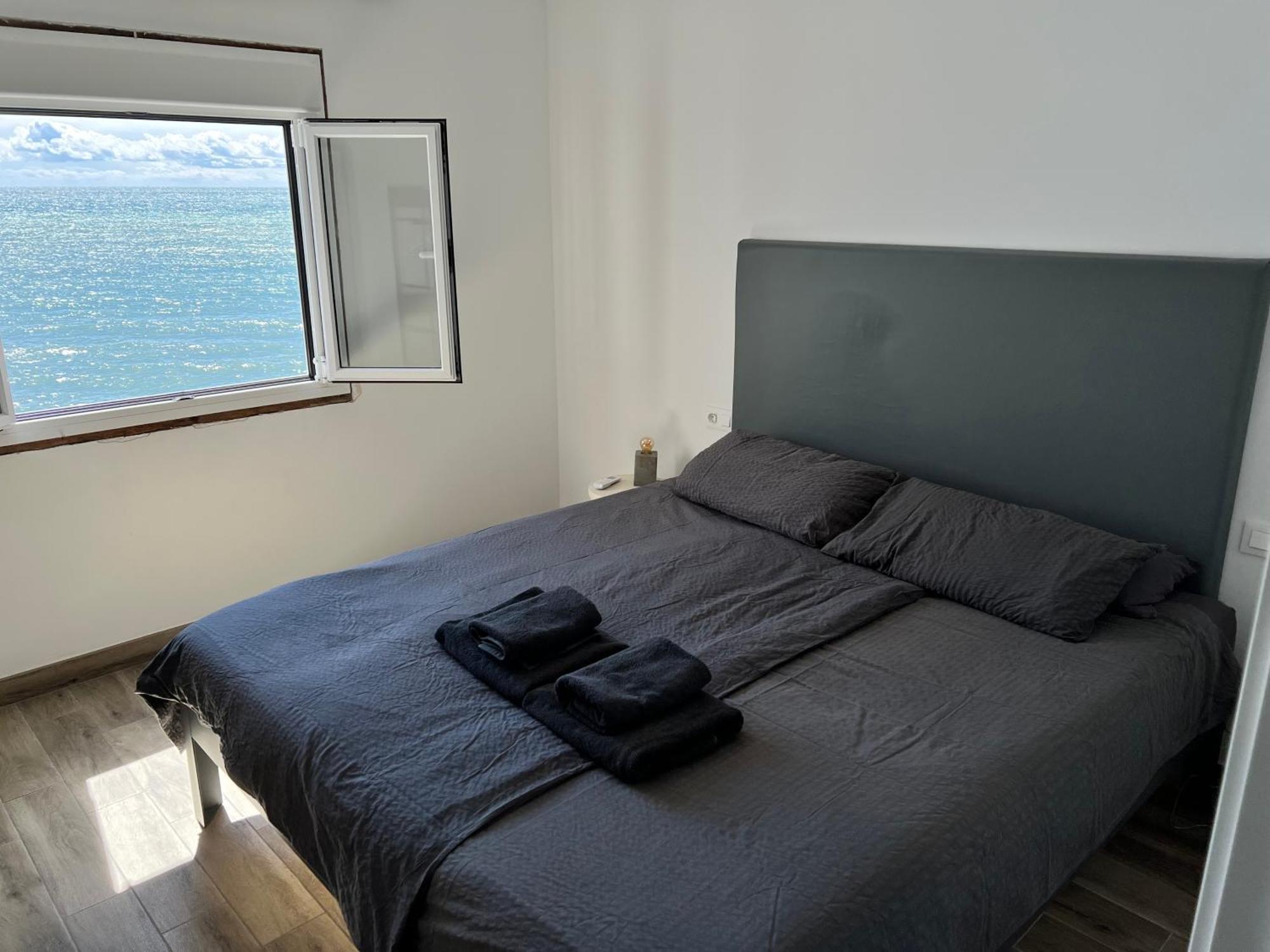 Newly Renovated 2 Bedroom Beachfront House Sitio de Calahonda Luaran gambar