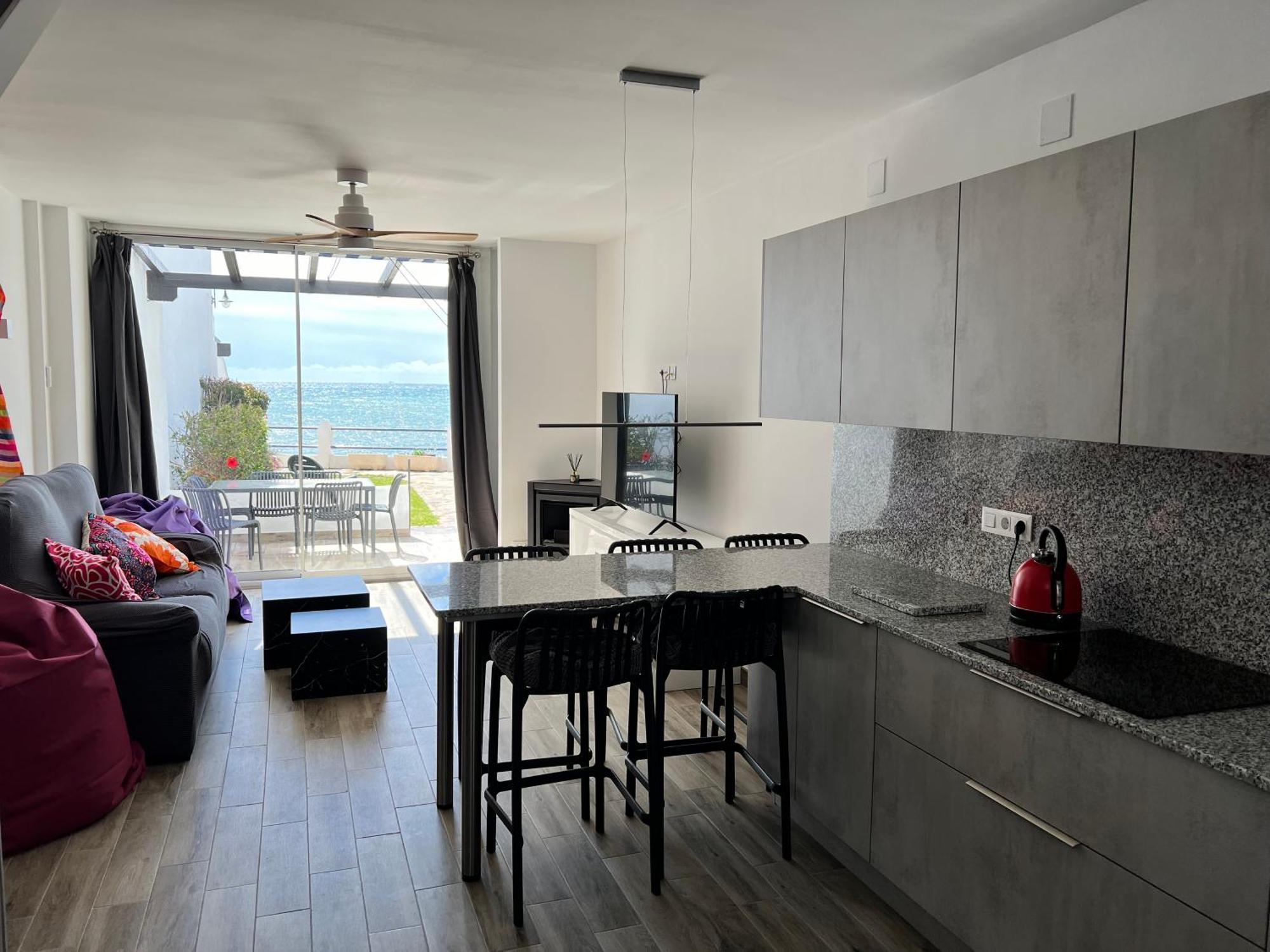 Newly Renovated 2 Bedroom Beachfront House Sitio de Calahonda Luaran gambar
