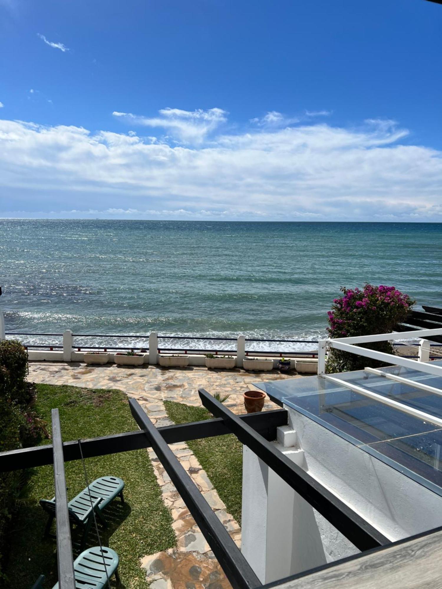 Newly Renovated 2 Bedroom Beachfront House Sitio de Calahonda Luaran gambar