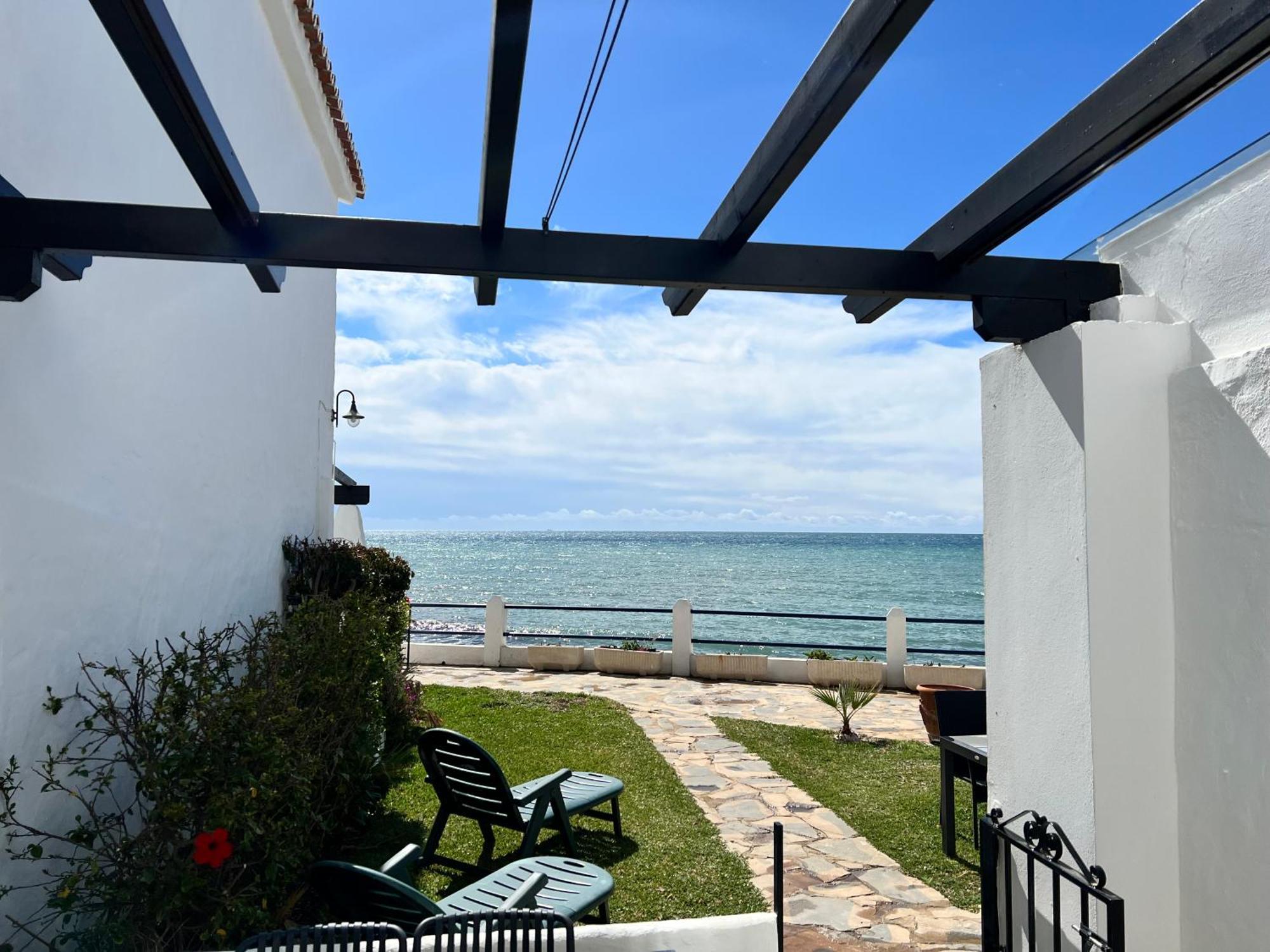 Newly Renovated 2 Bedroom Beachfront House Sitio de Calahonda Luaran gambar
